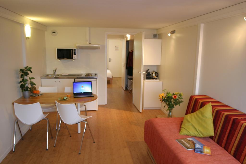 Hotel Pierre Blanche Chatillon-en-Michaille الغرفة الصورة